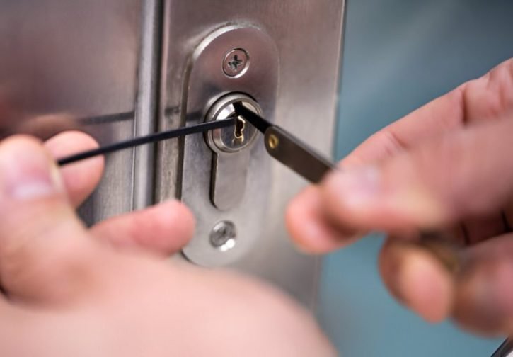 7xm683c38cf963cc-768×512 Locksmith Installation