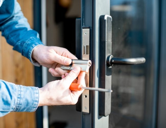 man-changing-core-of-a-door-lock-picture-id1138823660